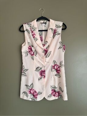 Sleeveless Floral Button-Front Blouse in Cream